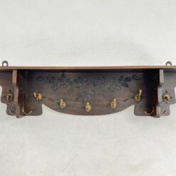 Ąžuolinė sieninė drožinėta kabykla 21x112x33 cm