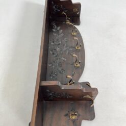 Ąžuolinė sieninė drožinėta kabykla 21x112x33 cm