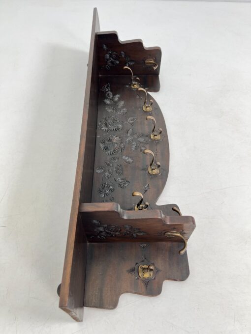 Ąžuolinė sieninė drožinėta kabykla 21x112x33 cm