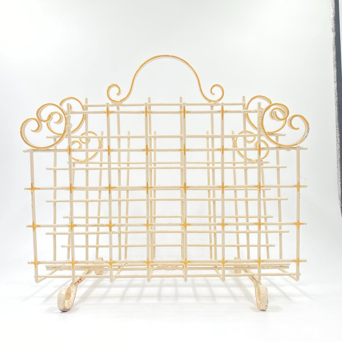 DJ0388-laikrastines-vynines-0 Metalinė laikraštinė 24x38x37 cm