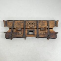 Senovinė iškaba/dekoracija iš medžio ir metalo 21x109x38 cm
