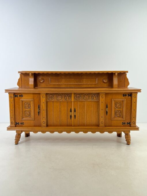 Ąžuolinė keturių durų ir dviejų stalčių komoda 51x220x126 cm