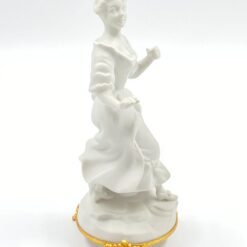 Porcelianinė “Capodimonte” moters statula 11x13x24 cm