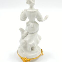 Porcelianinė “Capodimonte” moters statula 11x13x24 cm