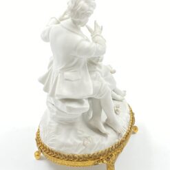 Porcelianinė “Unterweissbach” jaunuolių su avinėliu statula 11x14x20 cm