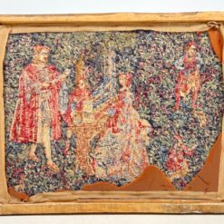 Rankų darbo Viduramžių tematikos gobelenas ąžuoliniame rėme 127x97x11 cm