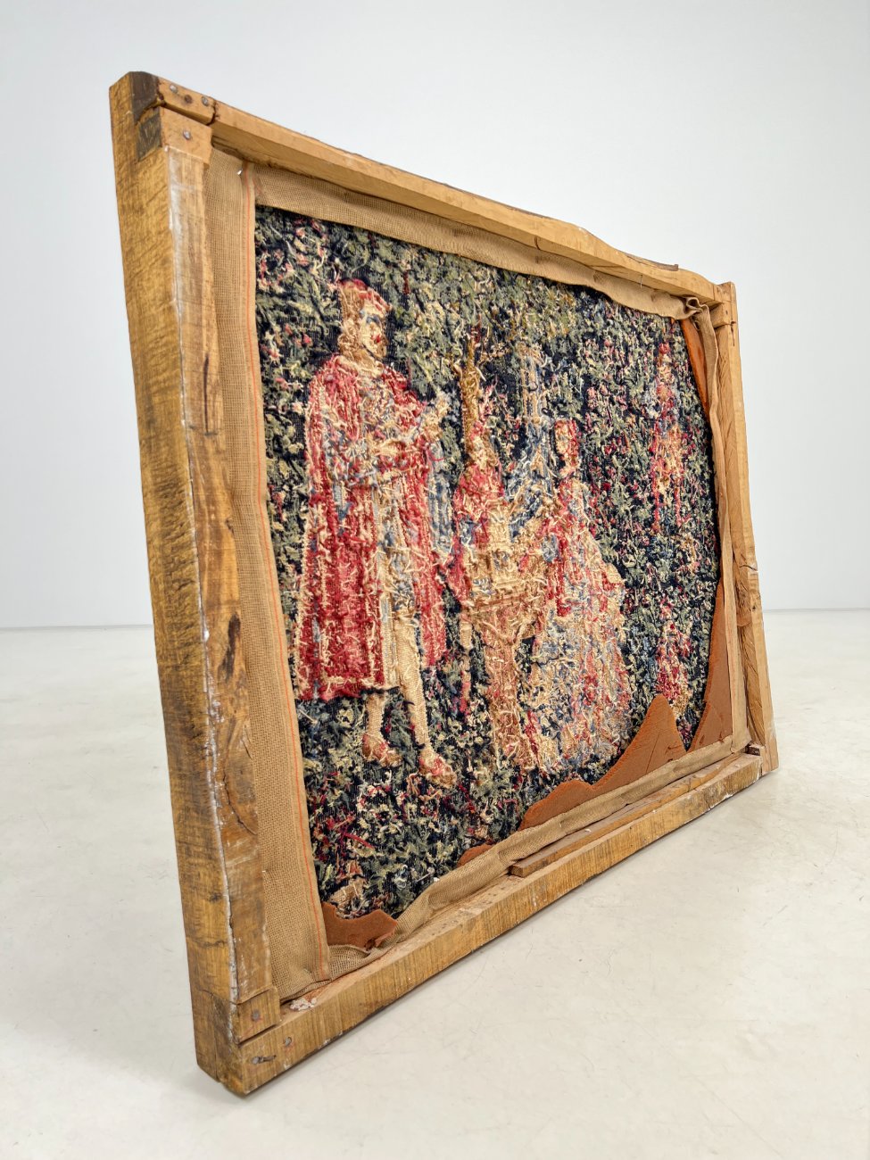 DJ0432-gobelenai-11 Rankų darbo Viduramžių tematikos gobelenas ąžuoliniame rėme 127x97x11 cm