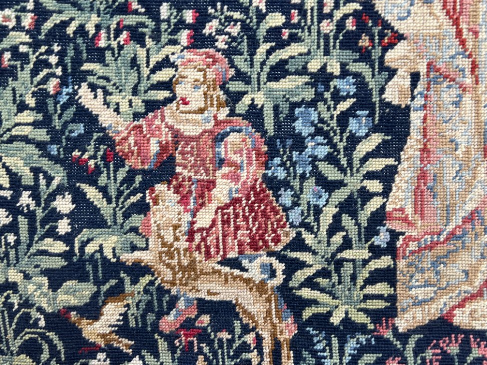 DJ0432-gobelenai-8 Rankų darbo Viduramžių tematikos gobelenas ąžuoliniame rėme 127x97x11 cm