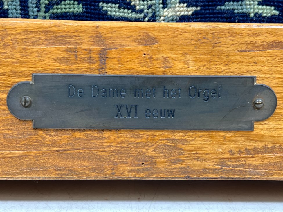 DJ0432-gobelenai-9 Rankų darbo Viduramžių tematikos gobelenas ąžuoliniame rėme 127x97x11 cm