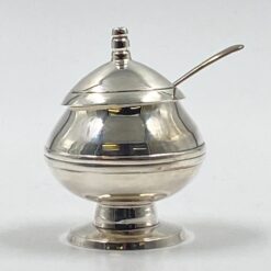 Sidabruoto metalo prieskoninė su šaukšteliu 6x8x8,5 cm