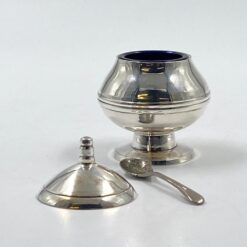Sidabruoto metalo prieskoninė su šaukšteliu 6x8x8,5 cm