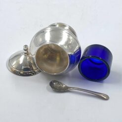 Sidabruoto metalo prieskoninė su šaukšteliu 6x8x8,5 cm