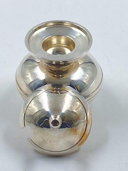 Sidabruoto metalo prieskoninė su šaukšteliu 6x8x8,5 cm