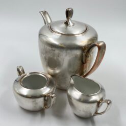 Metalinių su keramikiniu vidumi arbatinuko (1600 ml) 15x25x21 cm, ąsotėlio (200 ml) 9x12x7,5 cm ir cukrinės 10x15x8 cm 3 vnt. komplektas