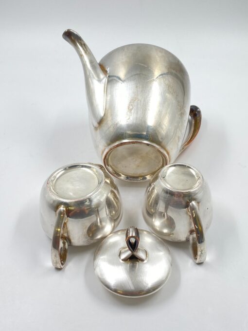 Metalinių su keramikiniu vidumi arbatinuko (1600 ml) 15x25x21 cm, ąsotėlio (200 ml) 9x12x7,5 cm ir cukrinės 10x15x8 cm 3 vnt. komplektas