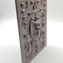 Ąžuolinė sieninė dekoracija su liūto veidu 3x26x34 cm