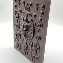 Ąžuolinė sieninė dekoracija su liūto veidu 3x26x34 cm