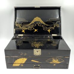 Japoniška medinė lakuota rašymo dėžutė 26x41x18,5 cm