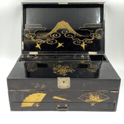 Japoniška medinė lakuota rašymo dėžutė 26x41x18,5 cm