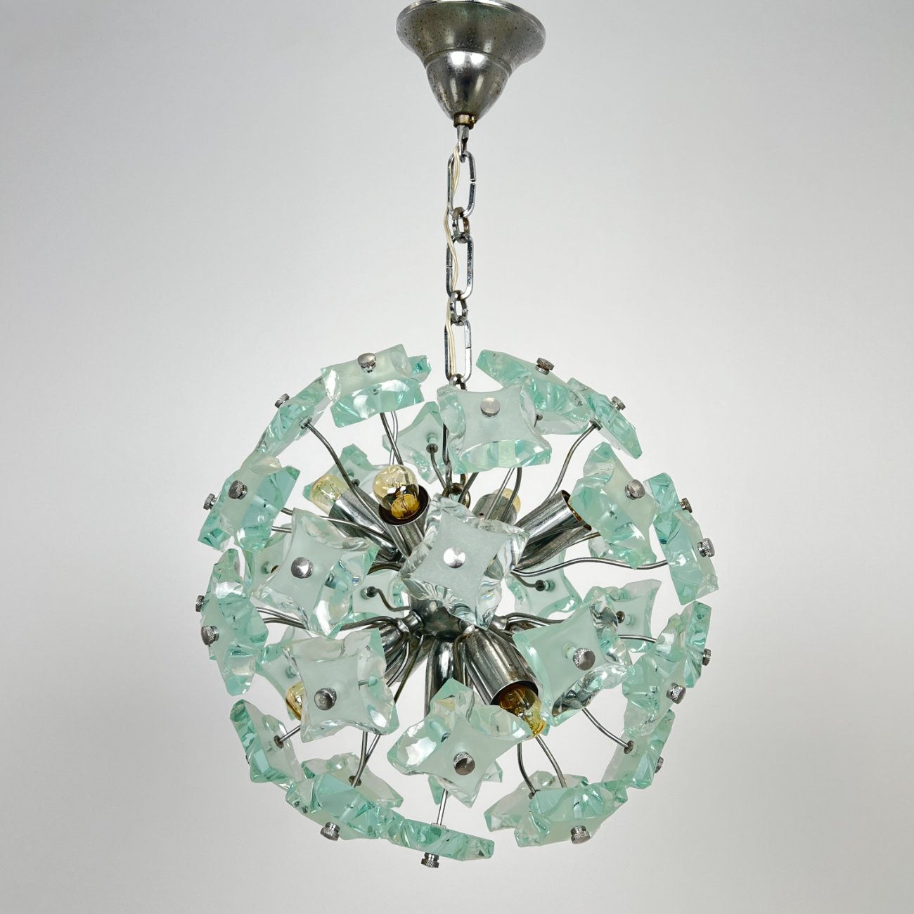 DJ0451-pakabinami-sviestuvai-0 Itališkas “Fontana Arte” pakabinamas šviestuvas su stiklu 35x35x59 cm