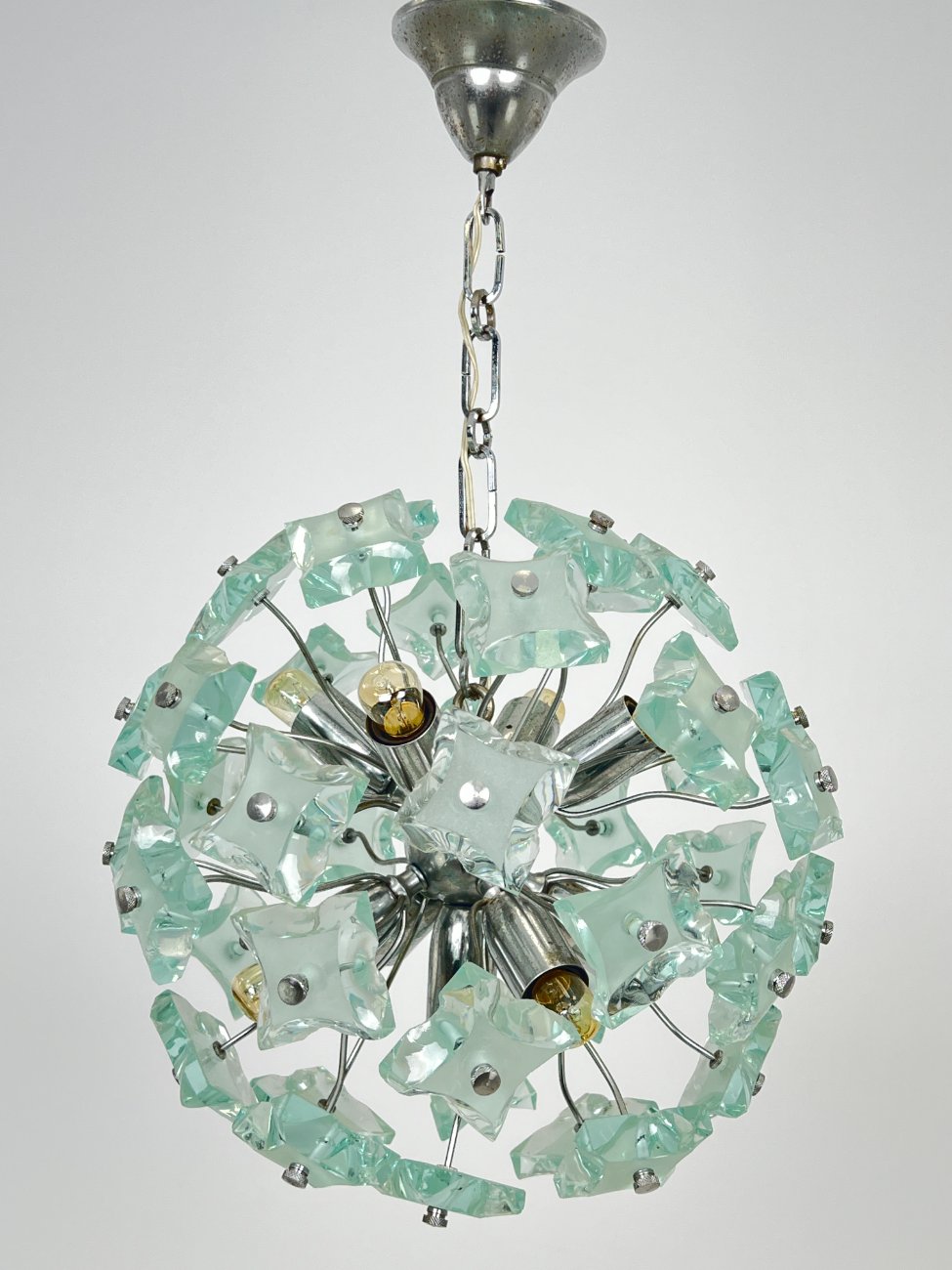 DJ0451-pakabinami-sviestuvai-1 Itališkas “Fontana Arte” pakabinamas šviestuvas su stiklu 35x35x59 cm