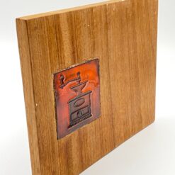 Dekoratyvinė medinė lentelė su keramikine detale 25x30x2 cm