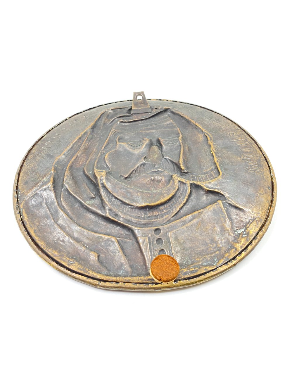 DK0002-interjero-ir-apdailos-detales-10 Žalvarinis bareljefas su Philip van Artevelde atvaizdu 2,5x30x30 cm