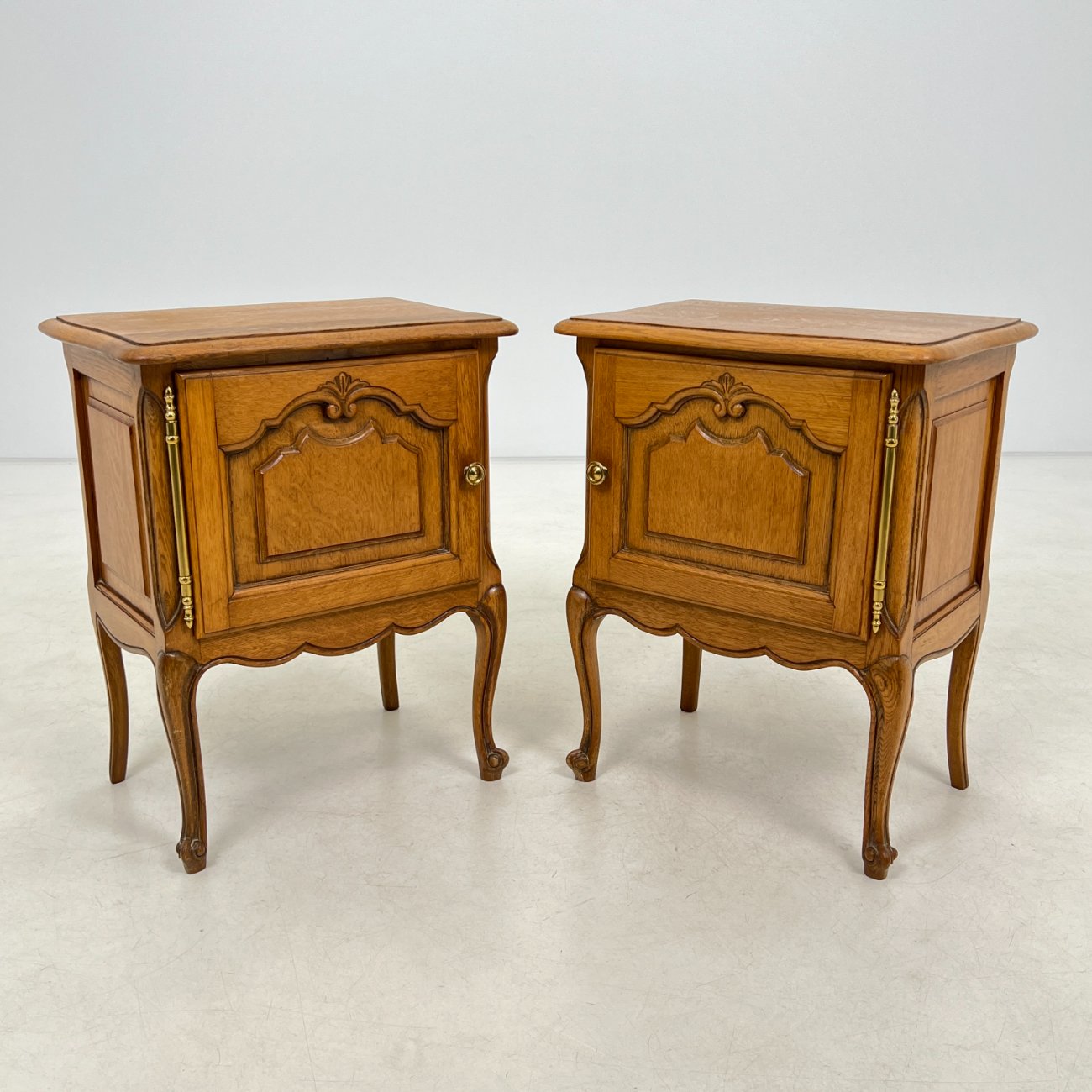 DK0004-spinteles-0 Ąžuolinės spintelės 2 vnt. komplektas 36x52x64 cm