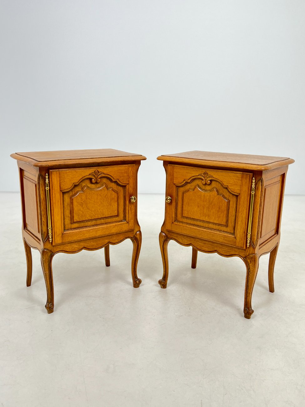 DK0004-spinteles-1 Ąžuolinės spintelės 2 vnt. komplektas 36x52x64 cm