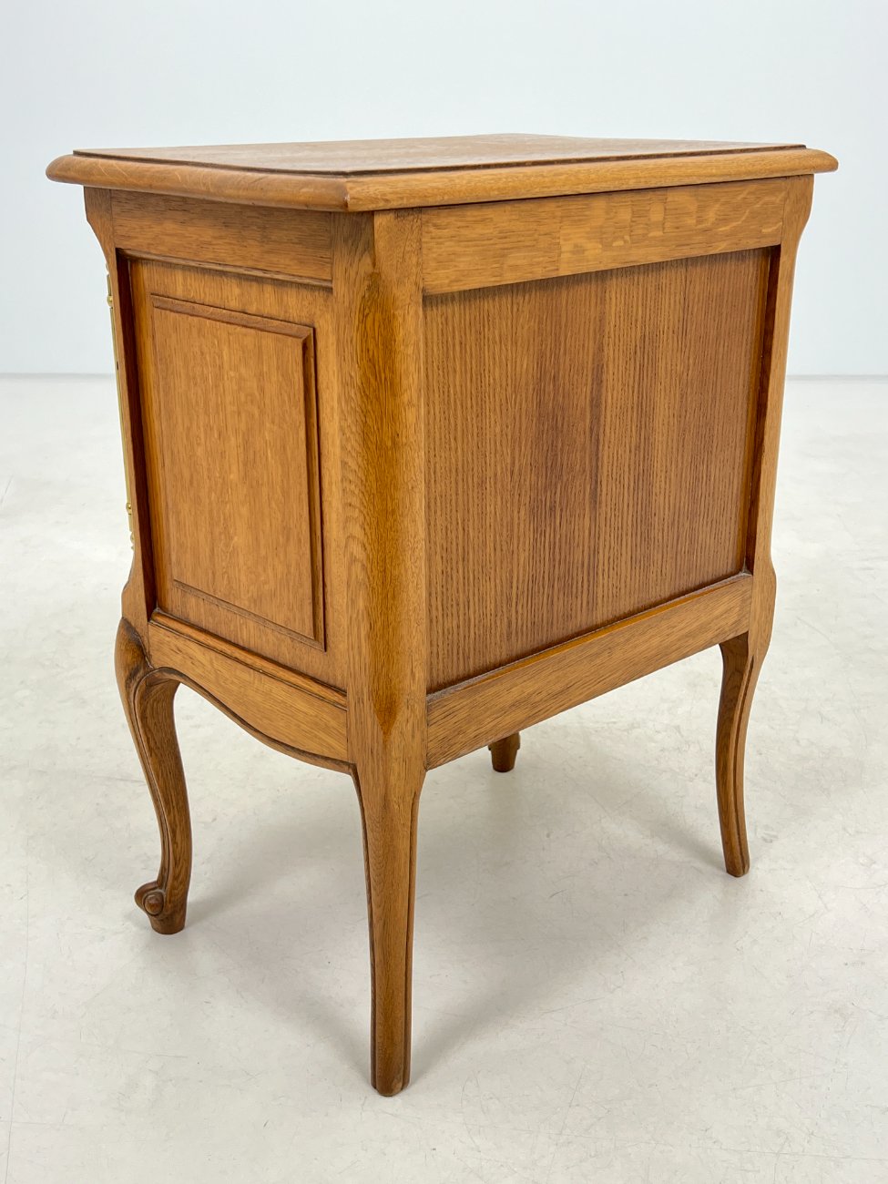 DK0004-spinteles-12 Ąžuolinės spintelės 2 vnt. komplektas 36x52x64 cm