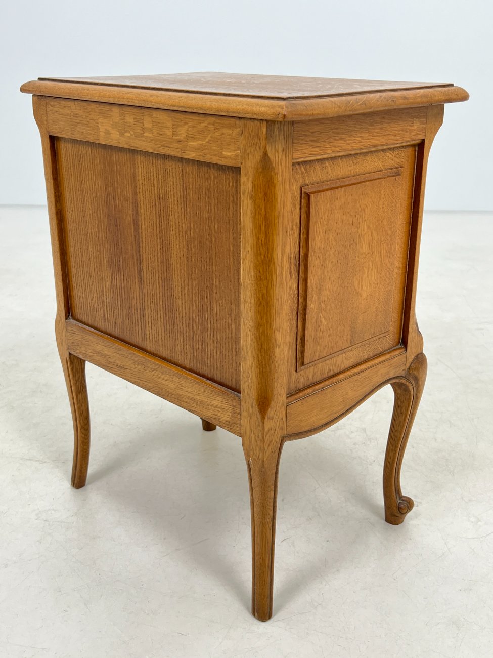 DK0004-spinteles-13 Ąžuolinės spintelės 2 vnt. komplektas 36x52x64 cm