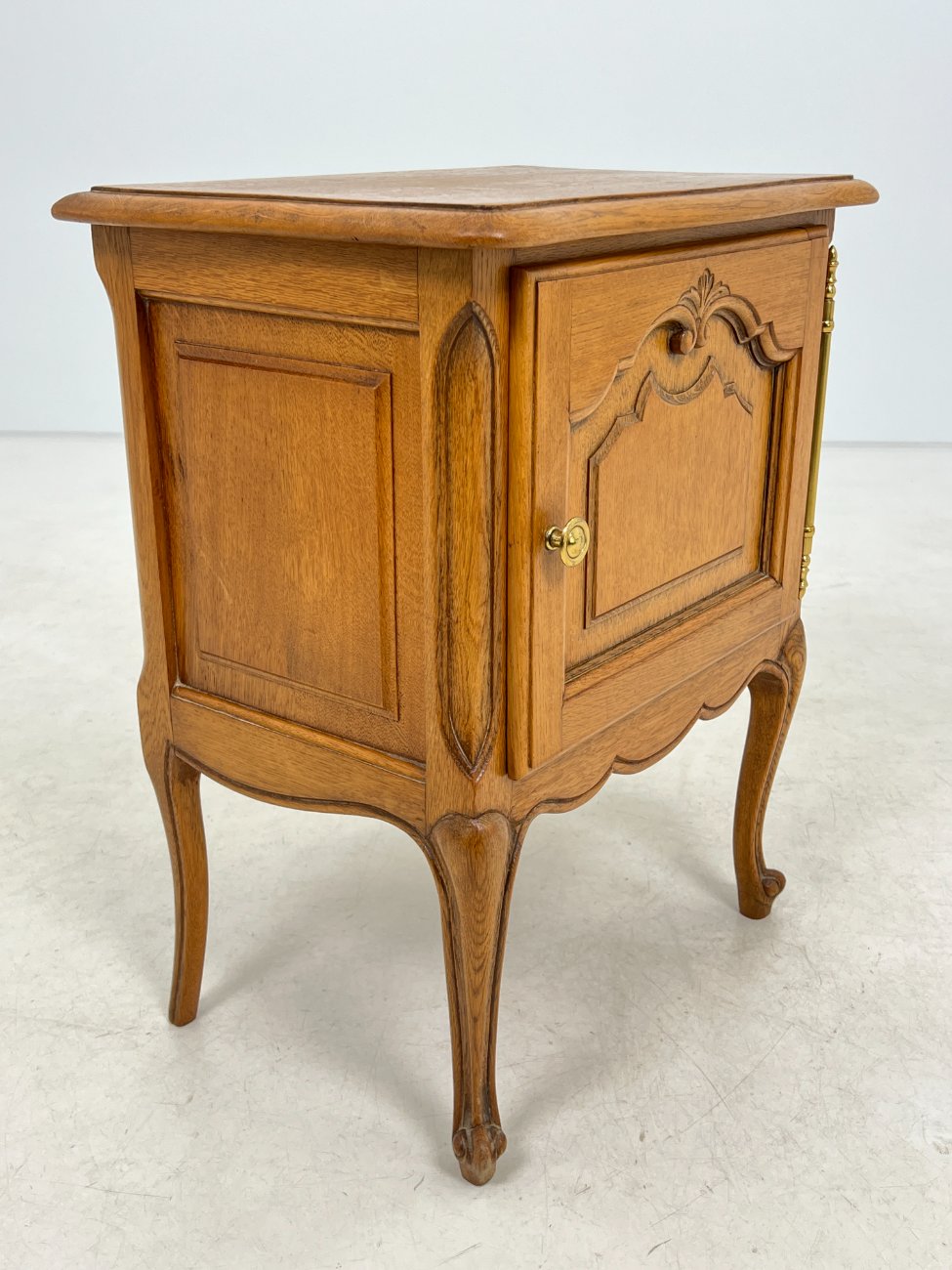 DK0004-spinteles-5 Ąžuolinės spintelės 2 vnt. komplektas 36x52x64 cm