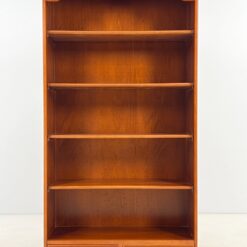 Pastatoma riešutmedžio knygų lentyna 35,5x100x189 cm