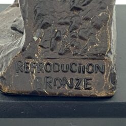 Bronzinė maištaujančio vergo statula ant medinio postamento 6,5×6,5×16,5 cm