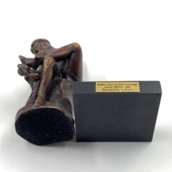 Bronzinė moters plaunančios kojas statula ant postamento 6,5×6,5×13 cm