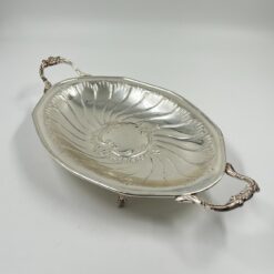 Sidabruoto metalo indas ant kojelių, su rankenomis 24,5x43x9 cm