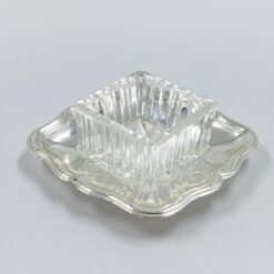 Stiklinis indelis su sidabruoto metalo padėkliuku 8x8x3 cm