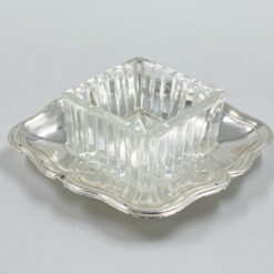 Stiklinis indelis su sidabruoto metalo padėkliuku 8x8x3 cm