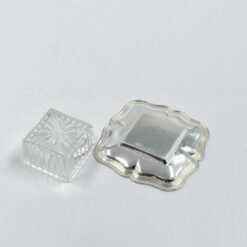 Stiklinis indelis su sidabruoto metalo padėkliuku 8x8x3 cm