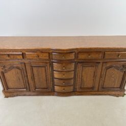 Ąžuolinė ilga keturių durų ir devynių stalčių komoda 60x271x116 cm
