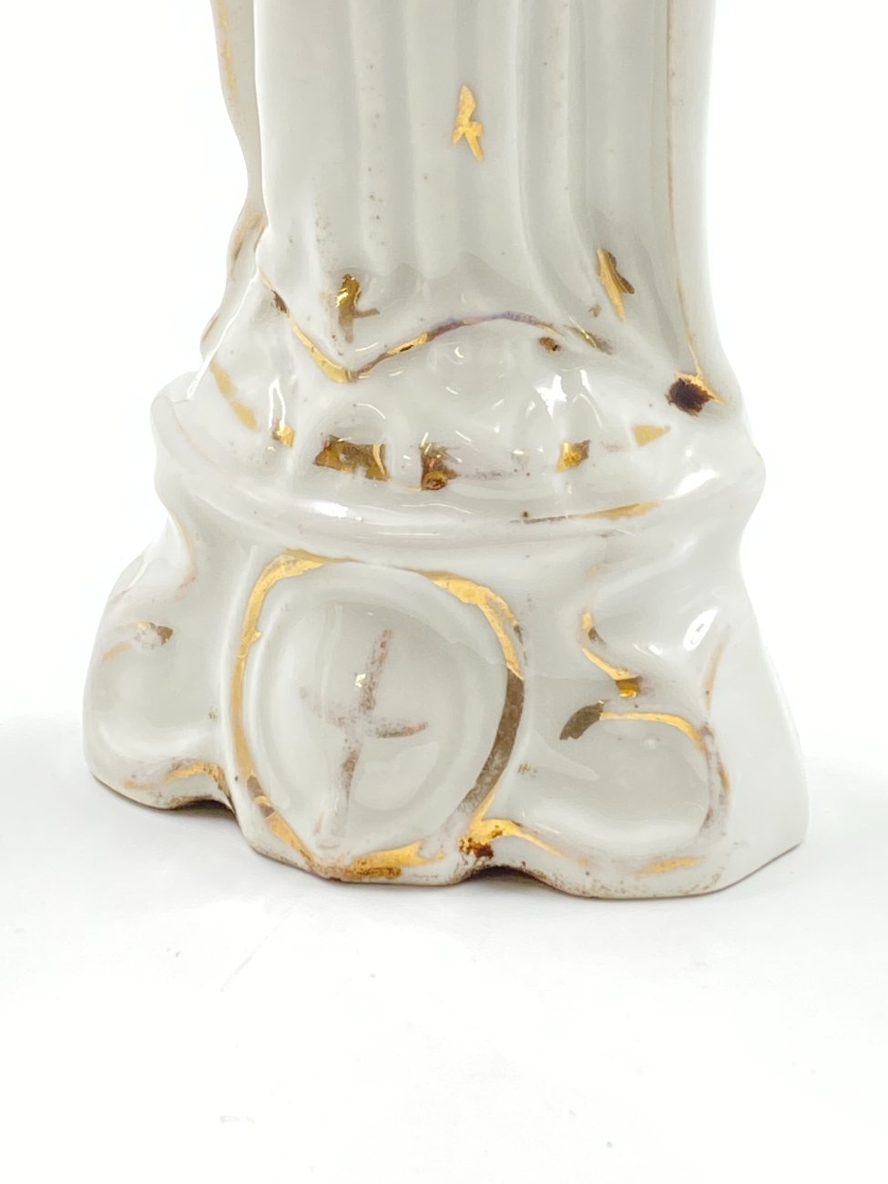 DK0100-religines-skulpturos-ir-paveikslai-11 Porcelianinė Švč. Mergelės Marijos su Kūdikėliu Jėzumi statula 7x9x20 cm