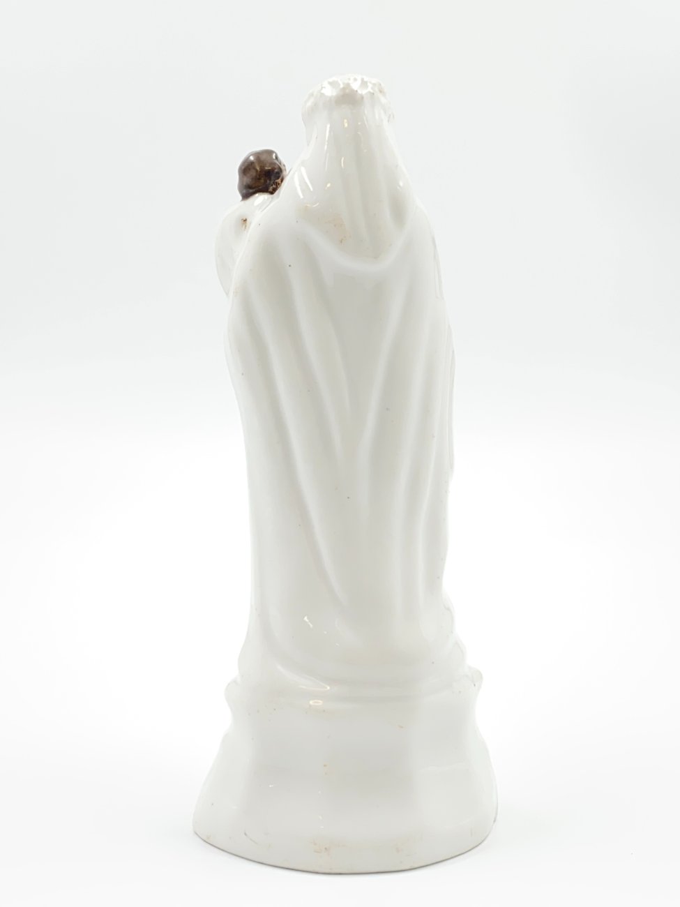 DK0100-religines-skulpturos-ir-paveikslai-6 Porcelianinė Švč. Mergelės Marijos su Kūdikėliu Jėzumi statula 7x9x20 cm