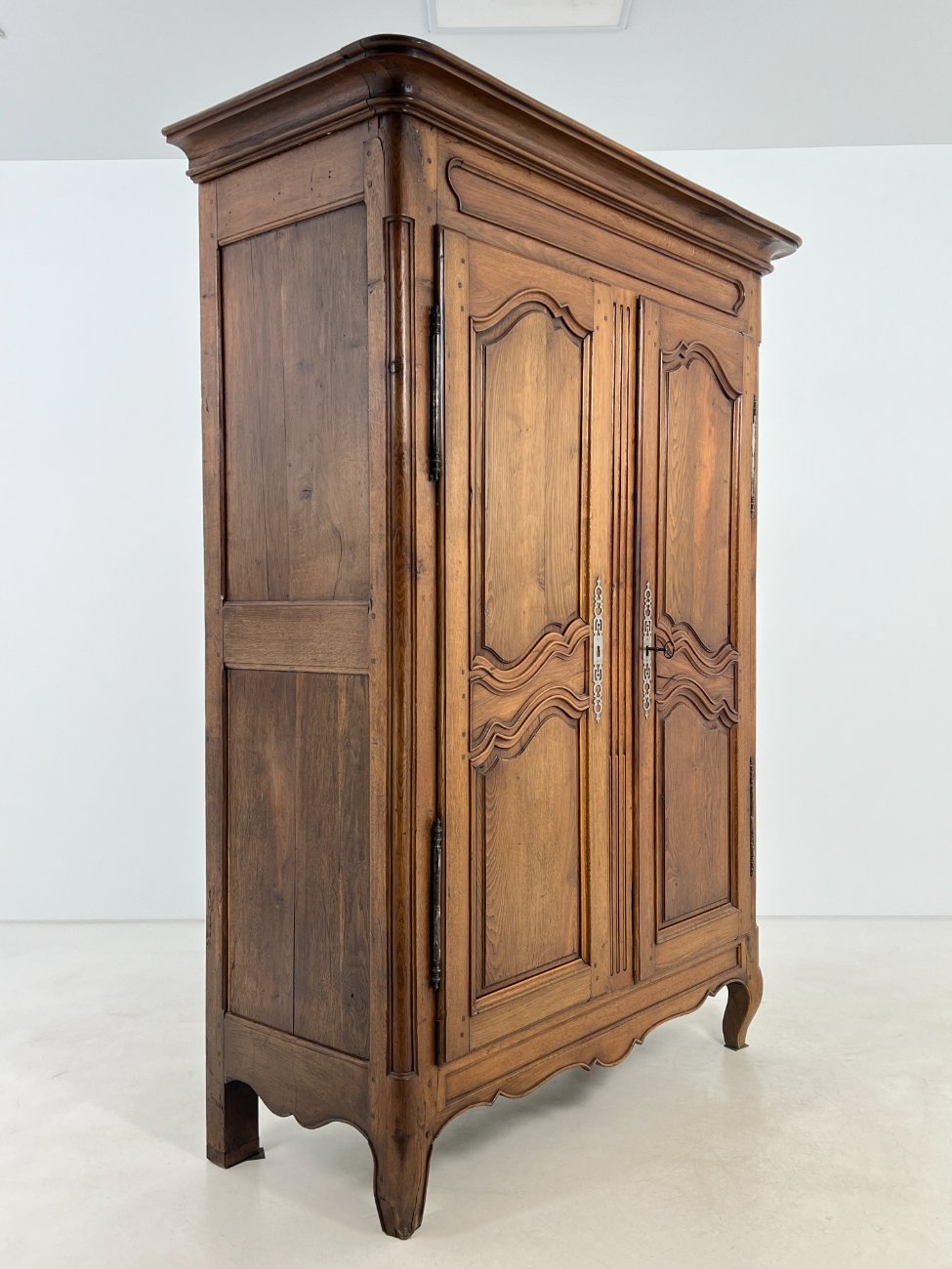 DK0102-spintos-4 Senovinė ąžuolinė dviejų durų spinta 69x161x219 cm