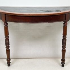 Raudonmedžio konsolė su eko odos stalviršiumi 48x109x71 cm