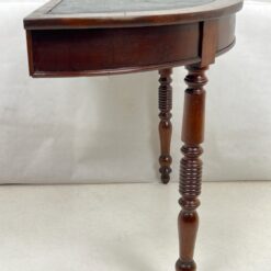 Raudonmedžio konsolė su eko odos stalviršiumi 48x109x71 cm