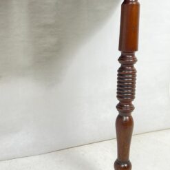 Raudonmedžio konsolė su eko odos stalviršiumi 48x109x71 cm