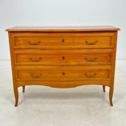 Trijų stalčių riešutmedžio komoda 45x115x85 cm