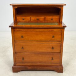 Riešutmedžio sekreteras odiniu ištraukiamu stalviršiumi 40(+14)x72x93 cm