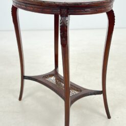 Senovinis drožinėtas raudonmedžio staliukas 50x67x75 cm