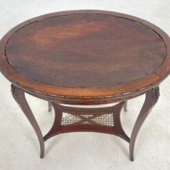 Senovinis drožinėtas raudonmedžio staliukas 50x67x75 cm